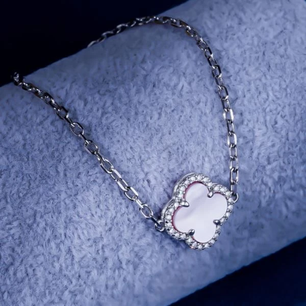 925 Silver Elegant Natural White MOP Four Leaf Clover Sparkling Cubic Zirconia Frame Silver Paperclip Bracelet suppliers