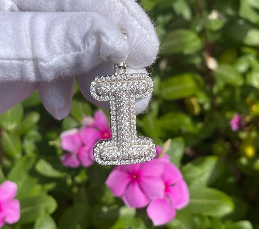 big letter I with diamonds