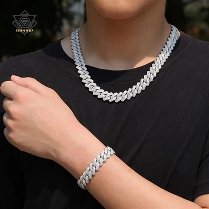 18 英寸银色古巴链 18 英寸银色古巴链